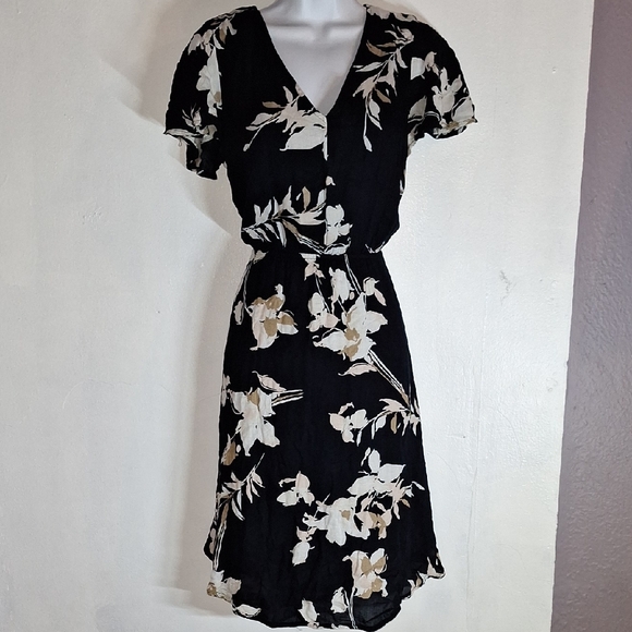 Merona Black and White V-Neck Flutter Sleeve Midi Dress - Picture 1 of 4